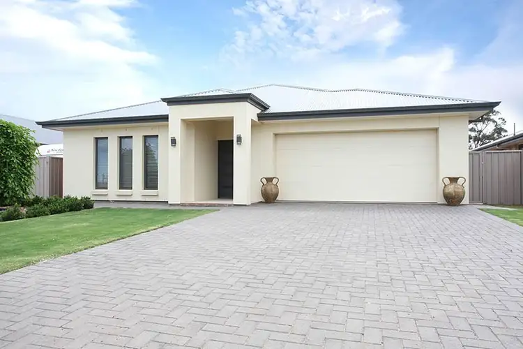 10 Moore Avenue, Nuriootpa SA 5355