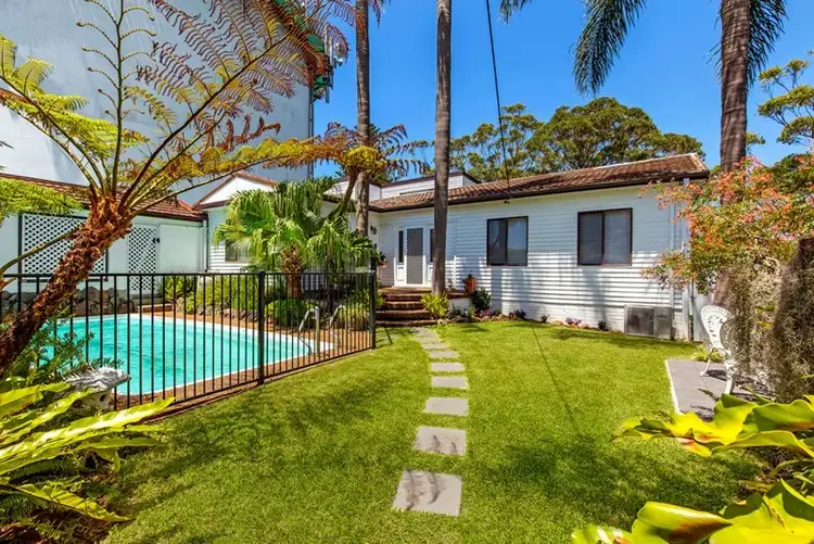 19 Bellevue Crescent, North Avoca NSW 2260