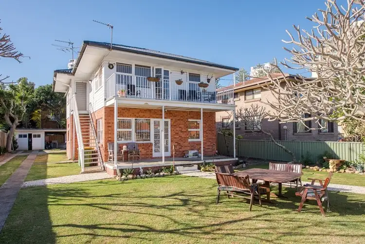 15 Armrick Avenue, Broadbeach QLD 4218