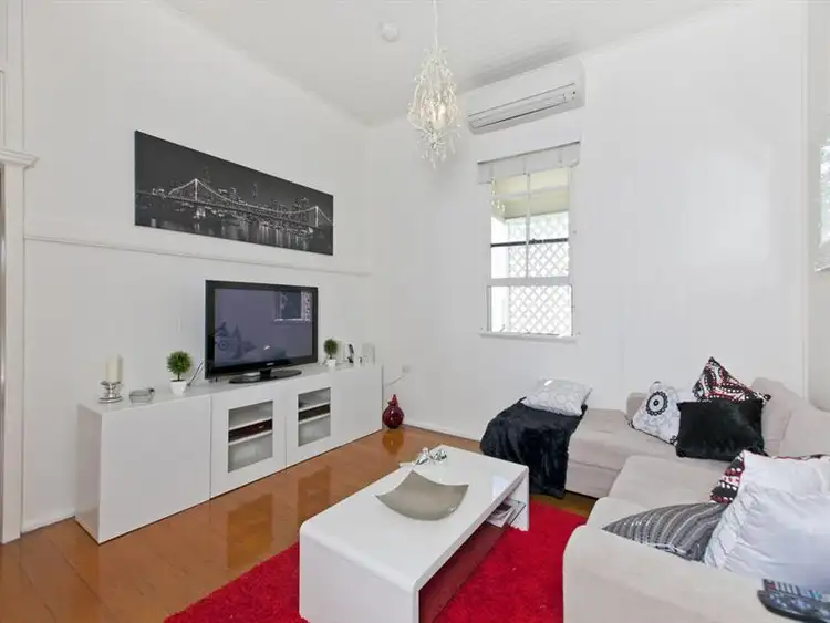 12 Killarney Avenue, Manly West QLD 4179