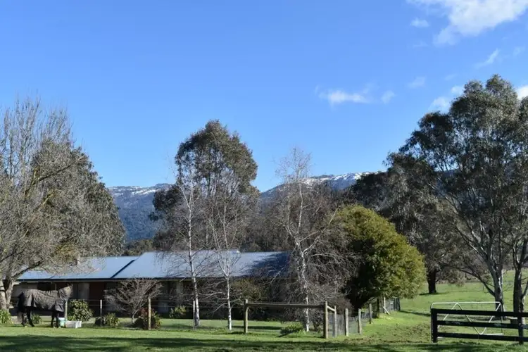 6252 Great Alpine Road, Eurobin VIC 3739