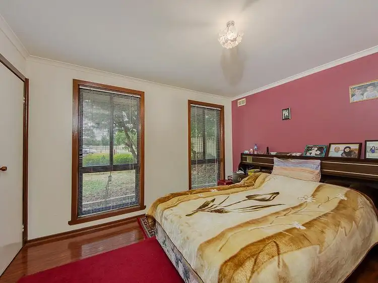Fifth view of Homely house listing, 2 Duval Court, Albanvale VIC 3021