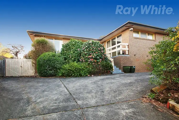 3 TRENTON Place, Mooroolbark VIC 3138
