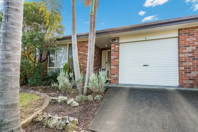 1/4 Bolton Street, Bateau Bay NSW 2261