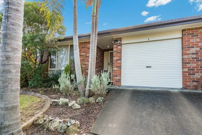 Main view of Homely villa listing, 1/4 Bolton Street, Bateau Bay NSW 2261