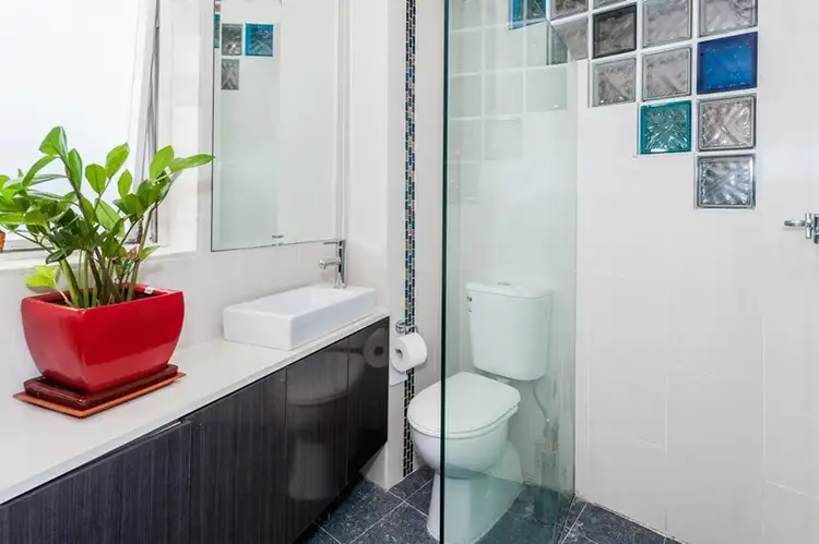 Fourth view of Homely studio listing, 4/68-72 Roslyn Gardens, Elizabeth Bay NSW 2011