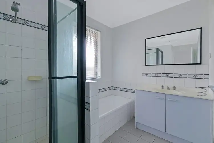 Sixth view of Homely unit listing, 2/62 Golf Links Drive, Mill Park VIC 3082