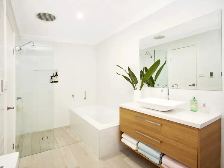 Sixth view of Homely villa listing, 2/92 Phillip Street, Thirroul NSW 2515