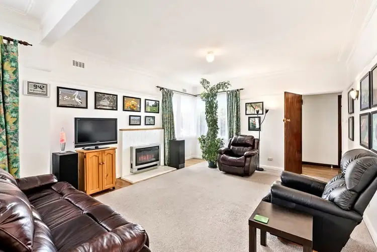 Second view of Homely house listing, 5 Leigh Street, Huntingdale VIC 3166