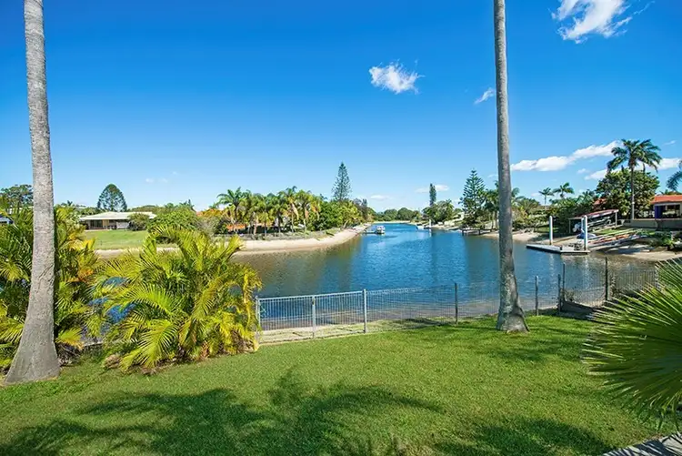 52 Alec Avenue, Mermaid Waters QLD 4218