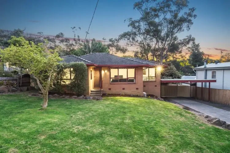 8 ASH Grove, Montrose VIC 3765