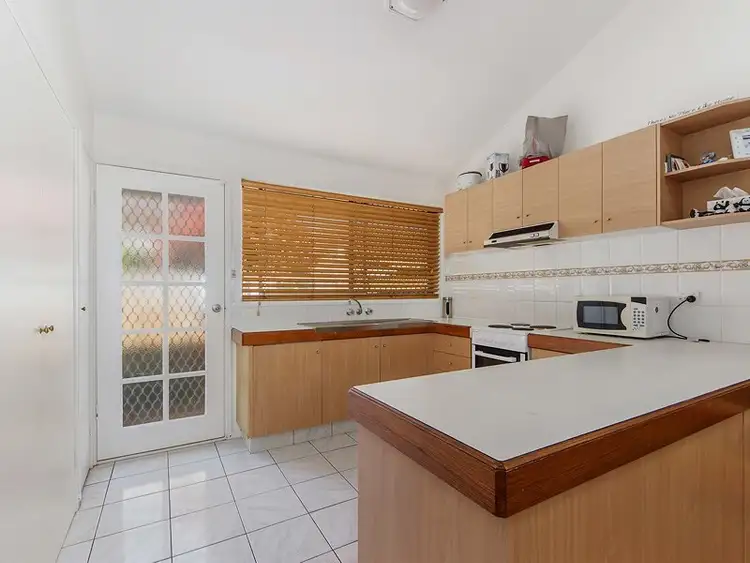 2/129 Sunshine Boulevard, Mermaid Waters QLD 4218