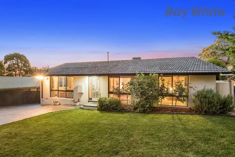 37 MEADOWLARK Lane, Mooroolbark VIC 3138