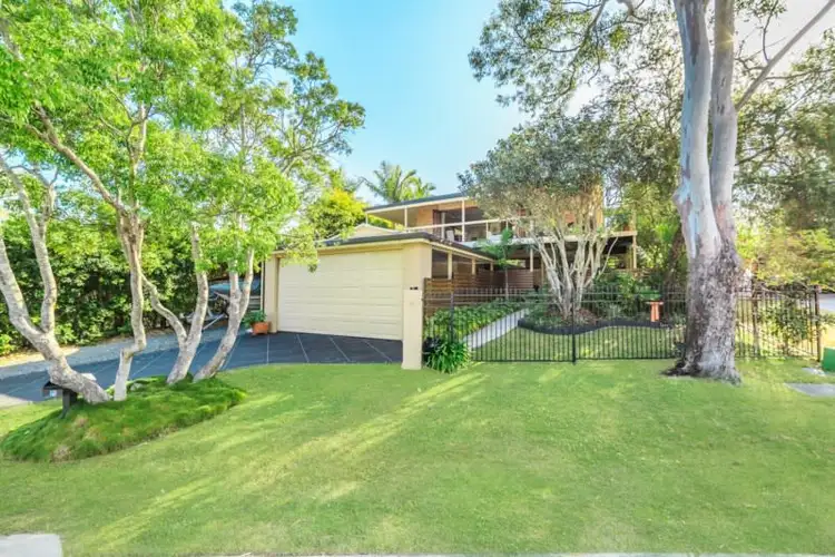 20 Evans Drive, Benowa QLD 4217