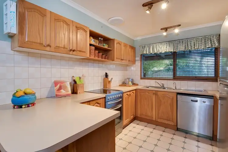 Fifth view of Homely house listing, 5 Eric Court, Langwarrin VIC 3910