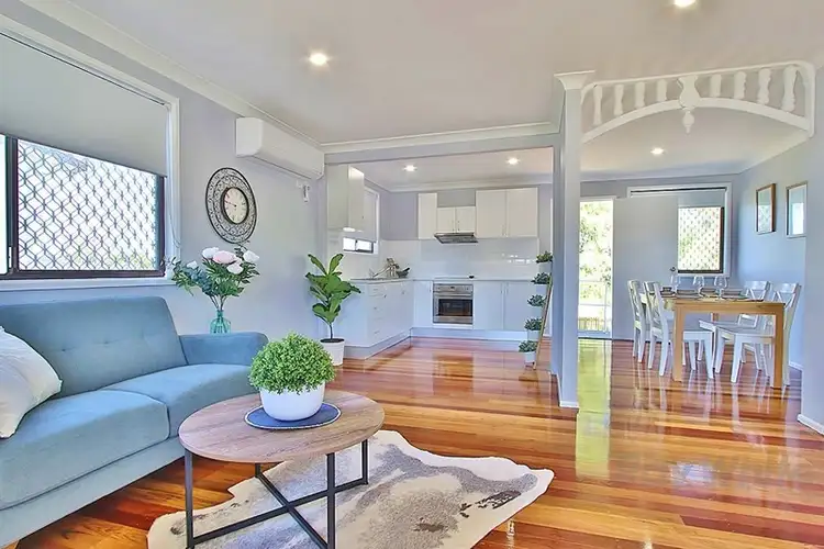 10 Madden Street, Silkstone QLD 4304