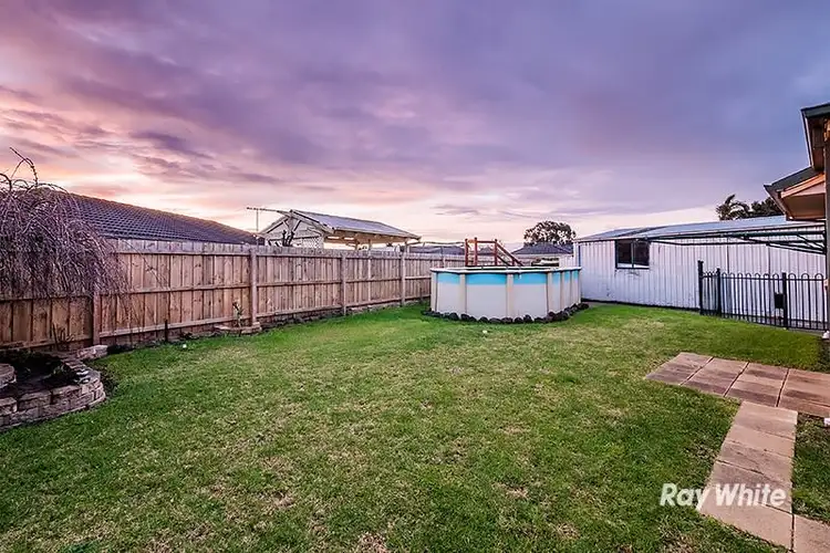 33 Navarre Drive, Cranbourne West VIC 3977