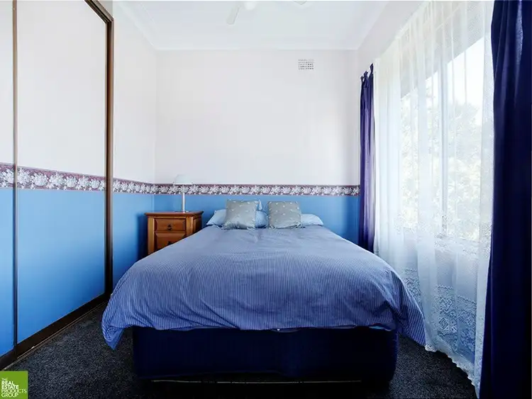 Fifth view of Homely house listing, 8 Gloria Crescent, Lake Heights NSW 2502