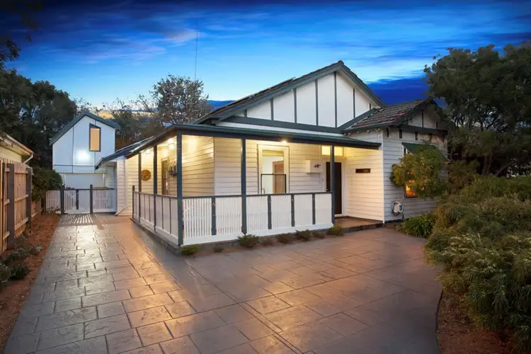 16 Preston Road, Hughesdale VIC 3166