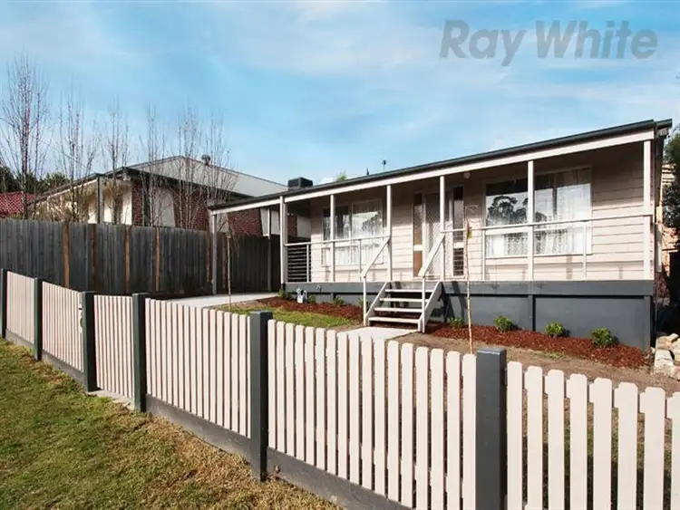 4 CAROLE Avenue, Chirnside Park VIC 3116