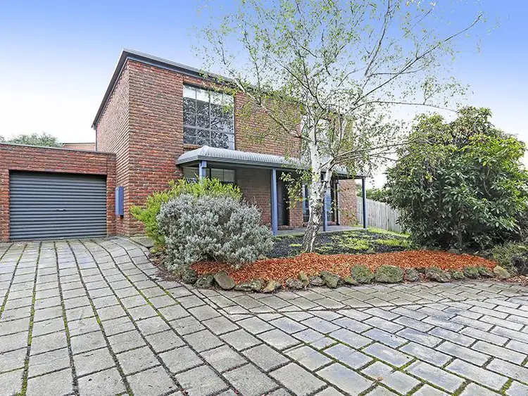 2/2 Premier Court, Highton VIC 3216