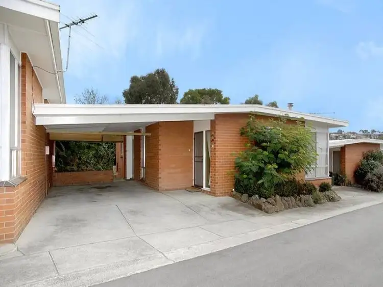 2/228 Roslyn Road, Highton VIC 3216