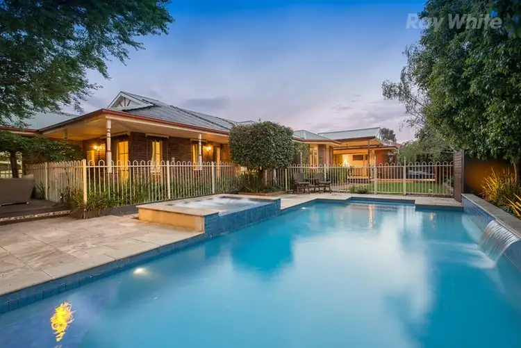 11 Manhatten Terrace, Rowville VIC 3178