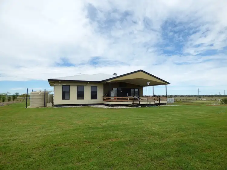 160 Bourne Drive, Roma QLD 4455