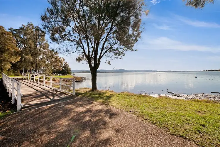 1 The Esplanade, Oak Flats NSW 2529
