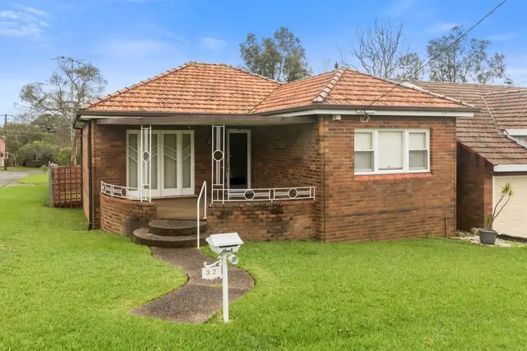32 Bungalow Road, Peakhurst NSW 2210