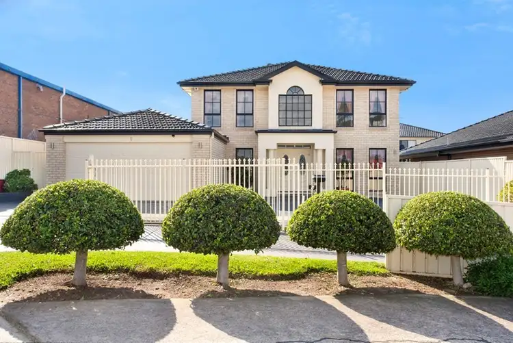 6 Ithaca Close, St Johns Park NSW 2176