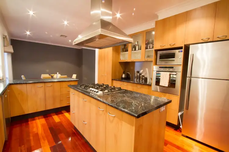 6 Vista Crescent