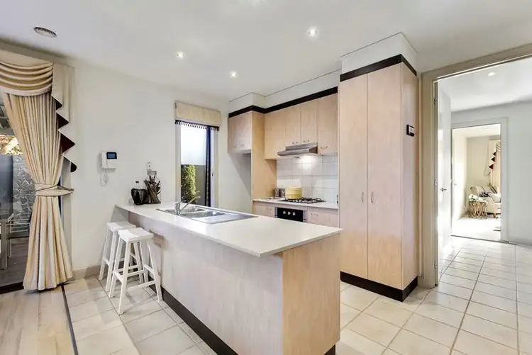Sixth view of Homely townhouse listing, 2/162 Kangaroo Road, Hughesdale VIC 3166