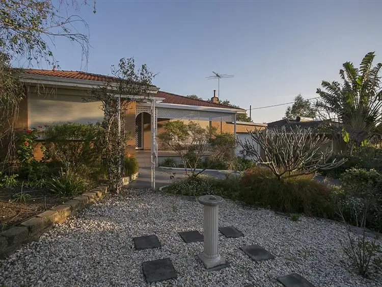 Second view of Homely house listing, 21 Richard Place, Orelia WA 6167