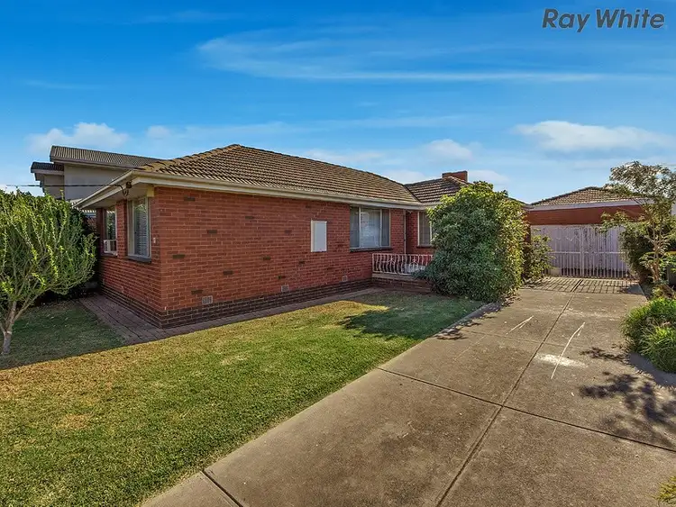 17 Stradbroke Drive, St Albans VIC 3021