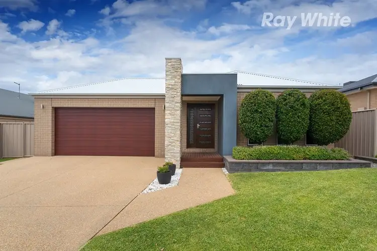 15 Lawson Circuit, Lavington NSW 2641