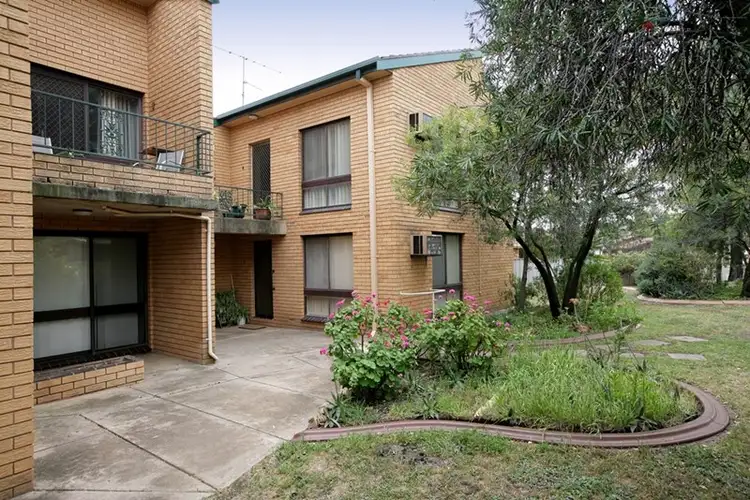 8/9 Henschke Avenue, Tolland NSW 2650