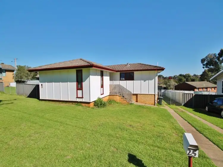 25 Taylor Road, Young NSW 2594