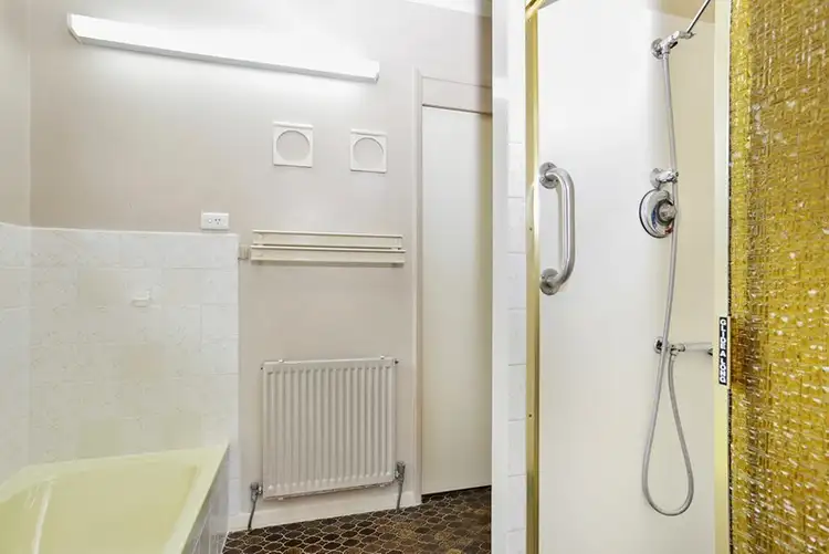 Seventh view of Homely house listing, 2 Shanahan Court, Hamilton VIC 3300