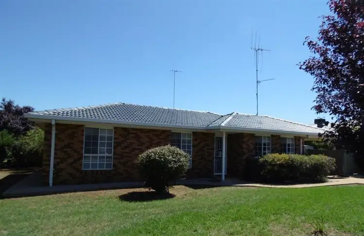 2 Clancy Place, Parkes NSW 2870