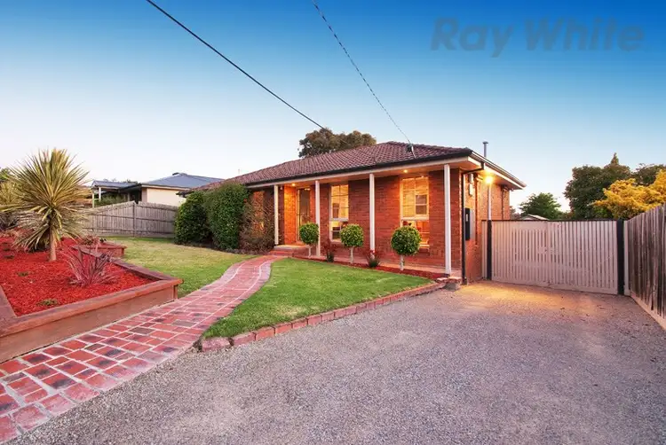 19 BARKER Drive, Mooroolbark VIC 3138