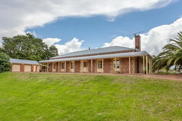 22 Hilltop Crescent, Blue Mountain Heights QLD 4350