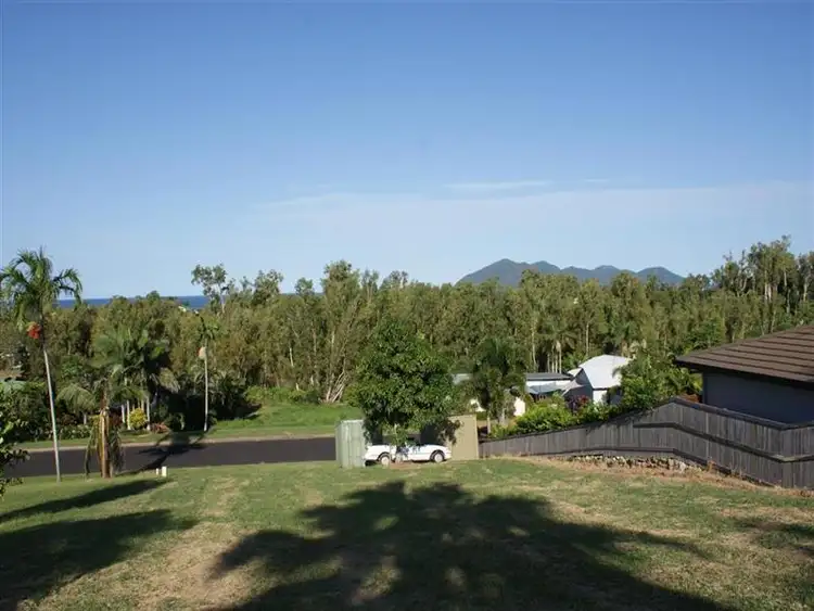 7 Dunkalli Crescent, Wongaling Beach QLD 4852