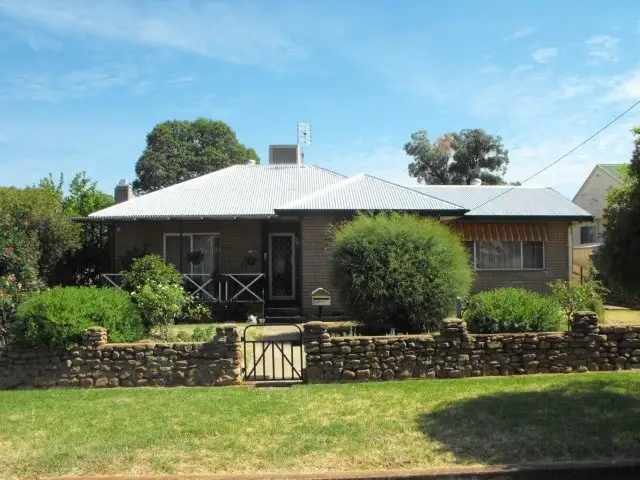 28 Mingelo Street, Peak Hill NSW 2869