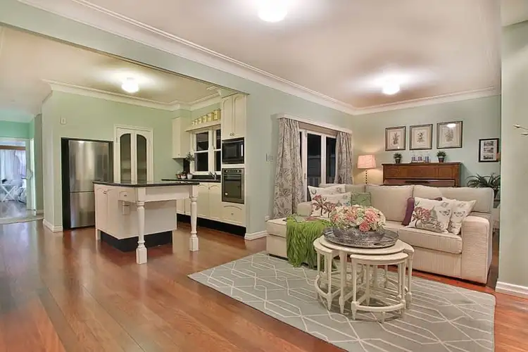 15 Paxton Street, Holland Park QLD 4121