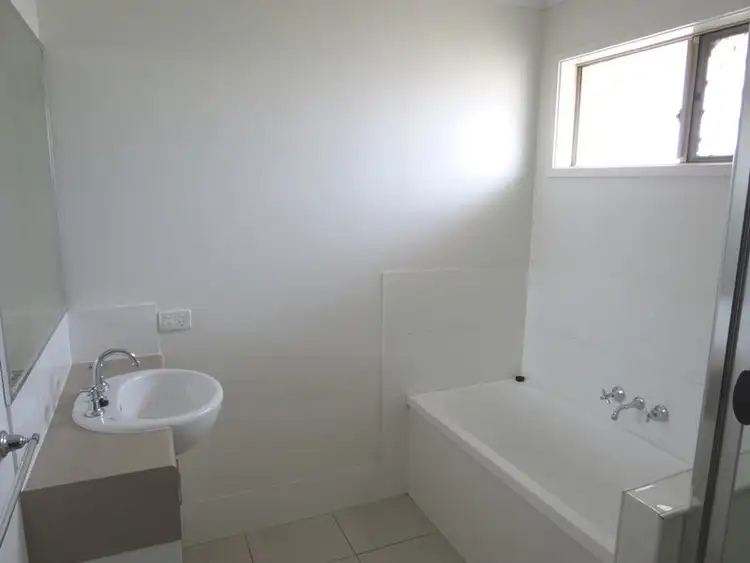 Seventh view of Homely house listing, 2 Suncrest Street, Emerald QLD 4720