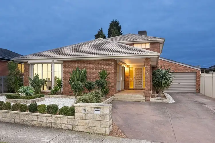 18 Prince Of Wales Avenue, Mill Park VIC 3082