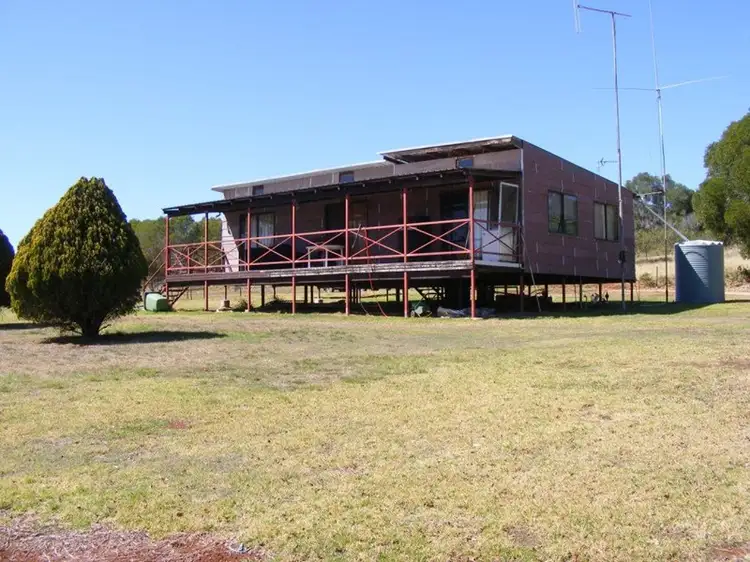 72 Tom Smith Dve., Nanango QLD 4615