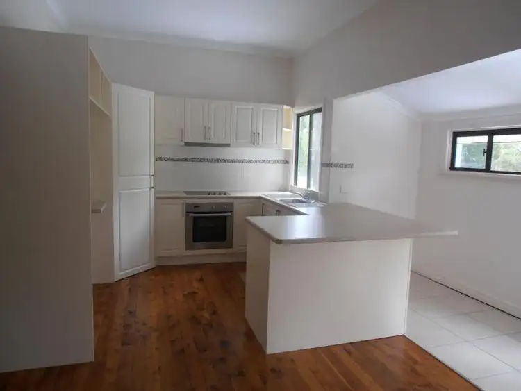 696 Beachmere Road, Beachmere QLD 4510