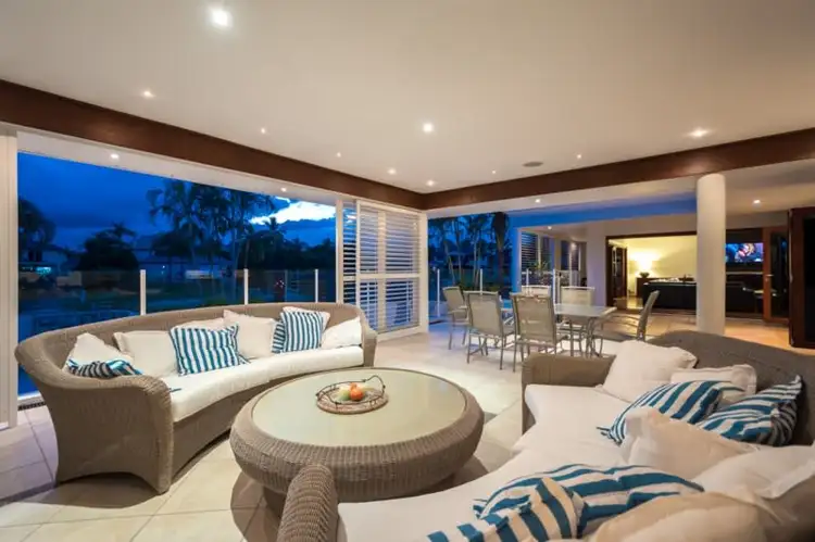 5 St Raphael Terrace, Sorrento QLD 4217